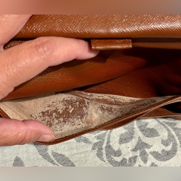 Louis Vuitton Monogram Sarah Wallet - Picture 5 of 7